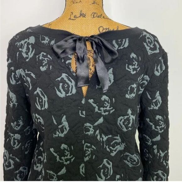 Hinge Black and Gray Quilted Textured Rose Sweatshirt - Picture 5 of 9